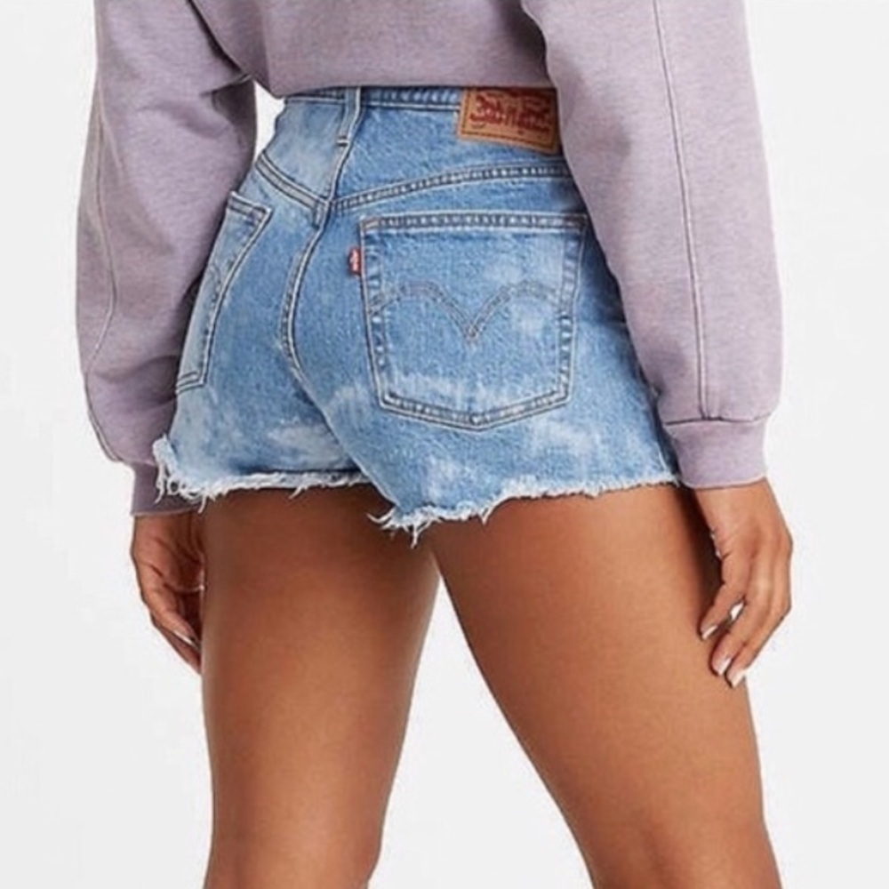 Levi’s High Rise Cut Off Denim Shorts Tie Dye Wash Distressed Size 26